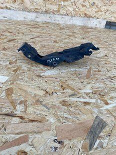Кронштейн крепления заднего бампера VW Golf 5 2003-2009 правый хэтчбек 1K6807376 11997 фото