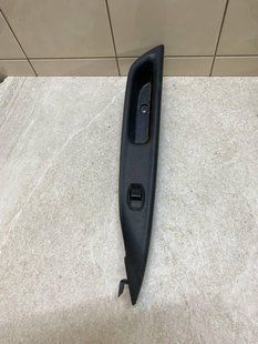 Накладка кнопка стеклоподъемника передняя правая дверей Mazda 6 GG 2002-2007 6J6A-684LI 11022 фото