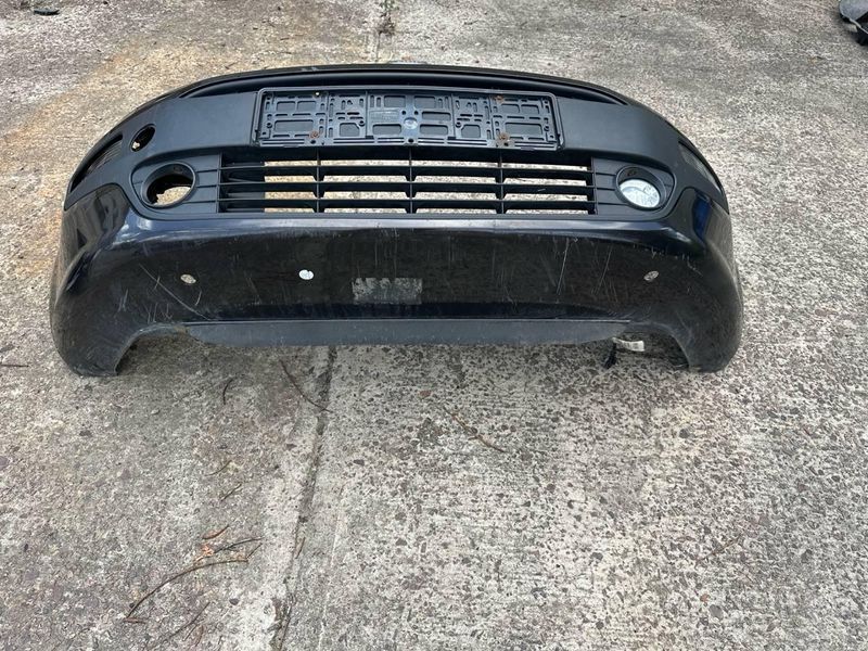 Передний бампер Fiat Punto Evo 2009-2012 черный цвет 735500118 12951 фото