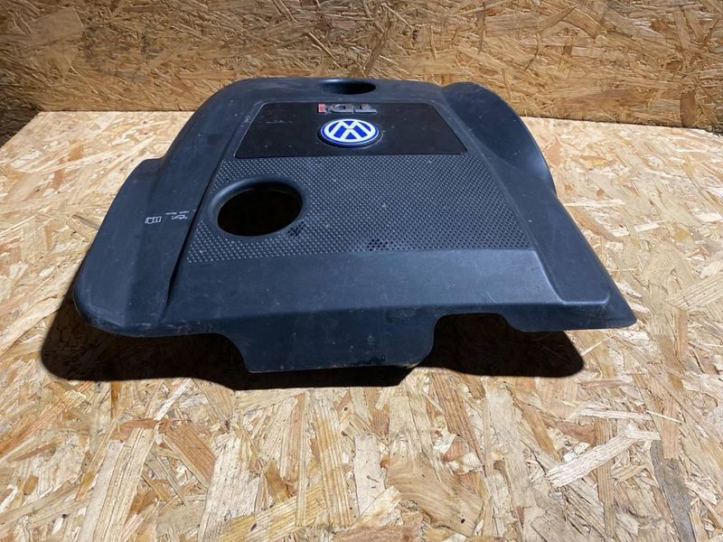 Крышка двигателя VW Golf Bora 1.9 TDI 03810325AJ 10730 фото