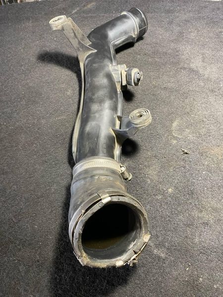 Патрубок трубка інтеркулера з датчиком 2.0 TFSI Audi A3 8P VW Passat B6 Golf V 1K0145762AE 9281 фото