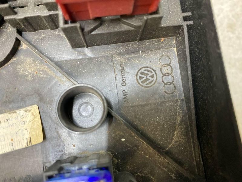 Блок предохранителей VW Golf 5, Skoda Octavia A5, Caddy 3 1K0937629A 10768 фото
