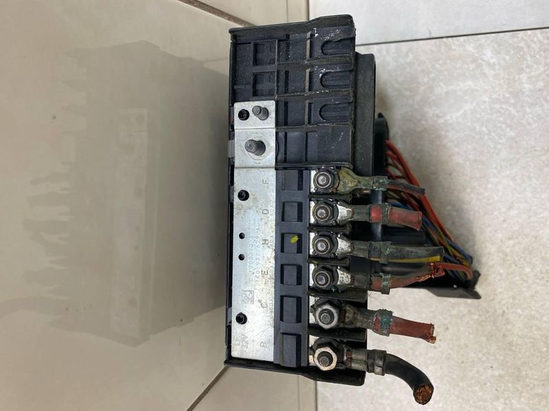 Блок предохранителей VW Golf 5, Skoda Octavia A5, Caddy 3 1K0937629A 10768 фото