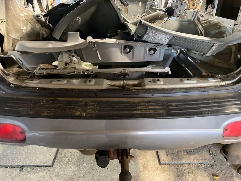 Ущільнювач дверей задніх лівих Hyundai Santa Fe 00-06рр 7588 фото